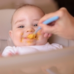 L'alimentazione gioca un ruolo cruciale nello sviluppo sano del bambino. Qui troverete consigli e raccomandazioni preziose per garantire che il vostro bambino assuma i nutrienti di cui ha bisogno.