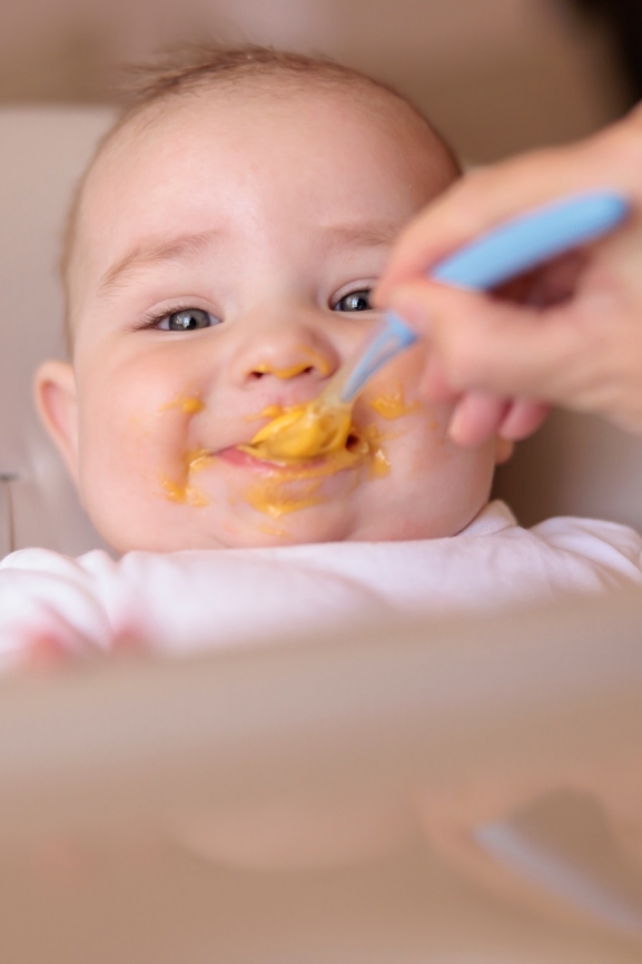 L'alimentazione gioca un ruolo cruciale nello sviluppo sano del bambino. Qui troverete consigli e raccomandazioni preziose per garantire che il vostro bambino assuma i nutrienti di cui ha bisogno.